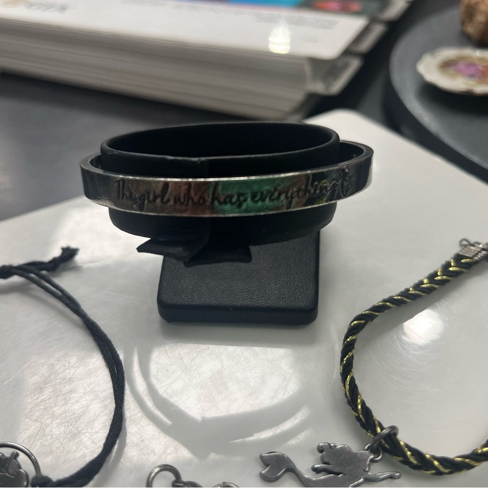 Lot of 5 Disney bracelets. - Picture 2 of 8